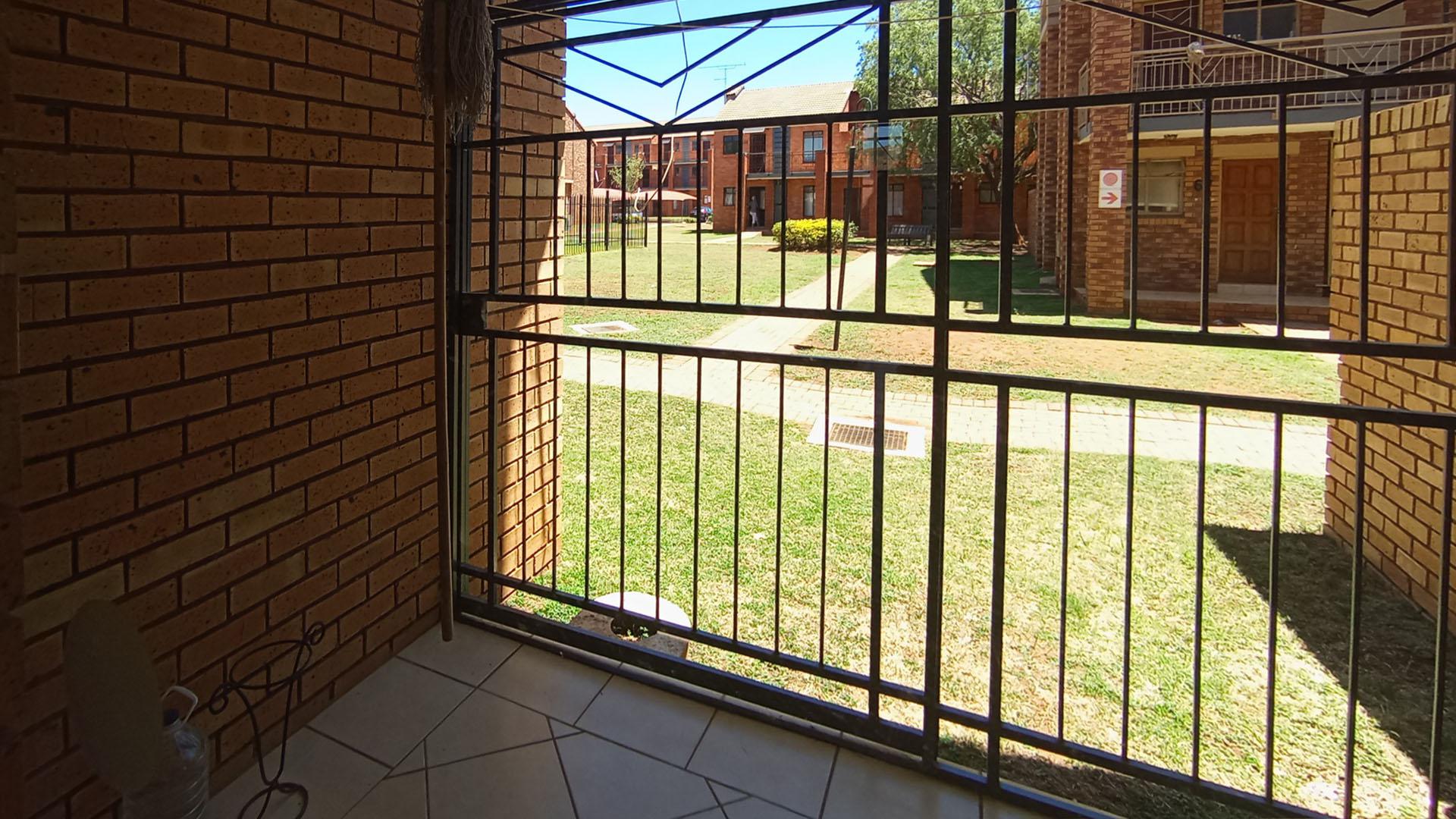 Patio - 7 square meters of property in Karenpark