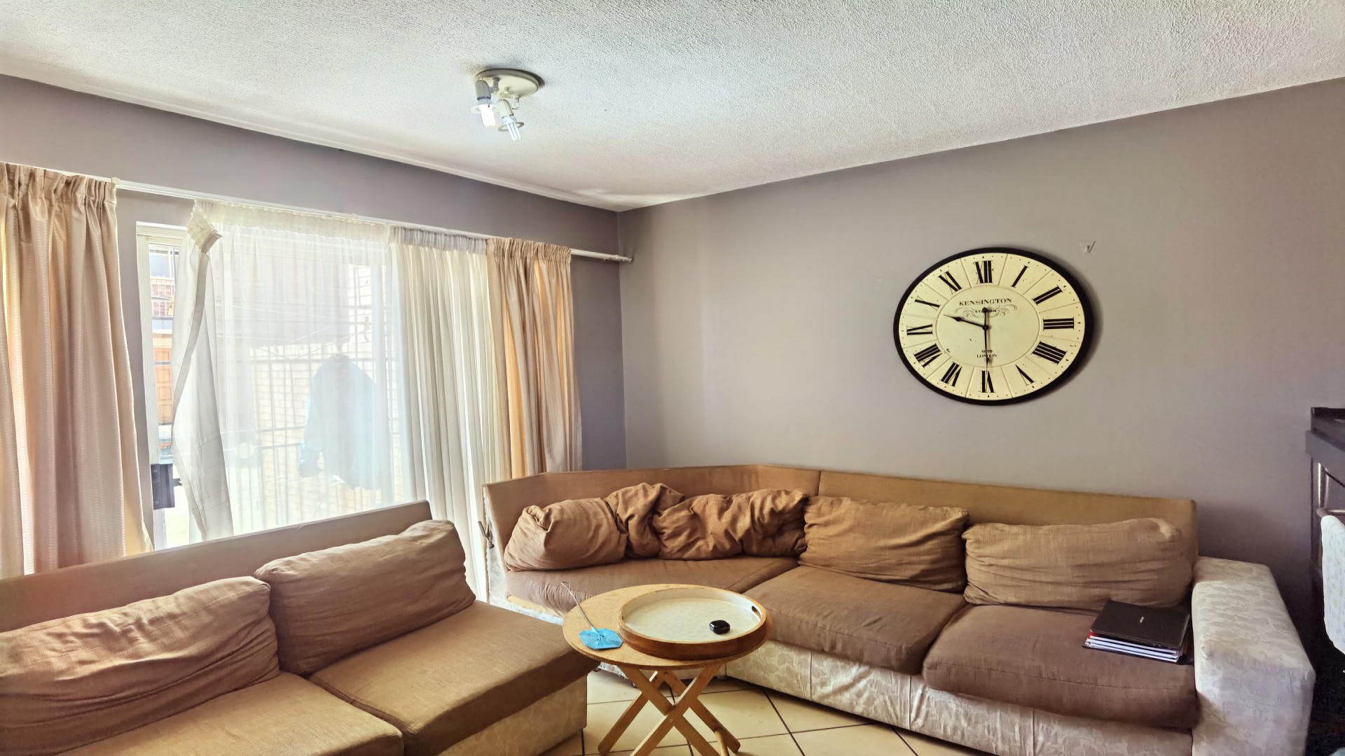 Lounges - 14 square meters of property in Karenpark