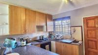 Kitchen - 9 square meters of property in Karenpark