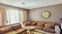 Lounges - 14 square meters of property in Karenpark