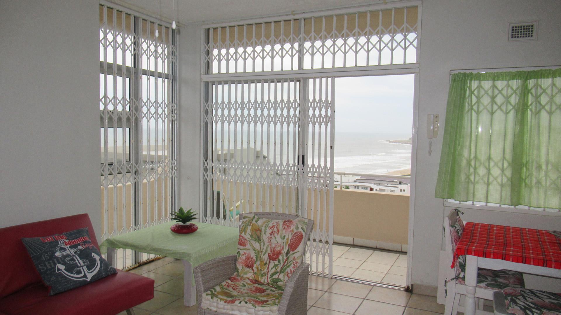 Lounges - 19 square meters of property in Manaba Beach