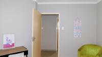 Bed Room 1 - 13 square meters of property in Theresapark