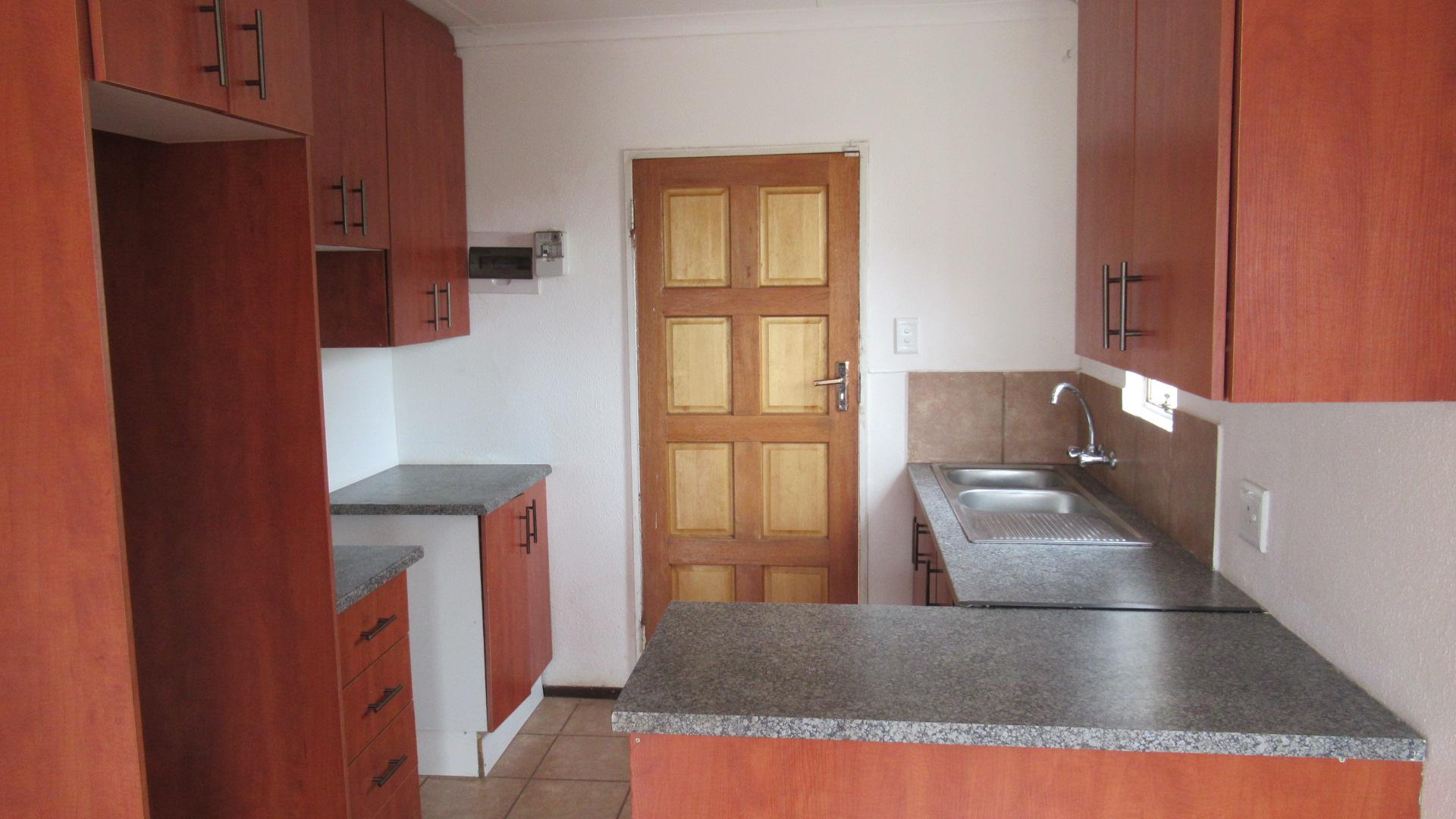 Kitchen - 7 square meters of property in Savanna City