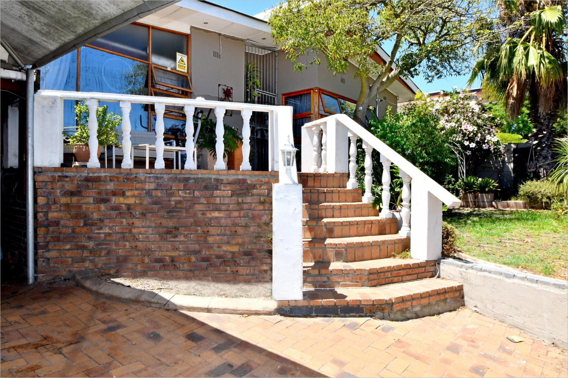 4 Bedroom House for Sale For Sale in Avondale MR549778 M