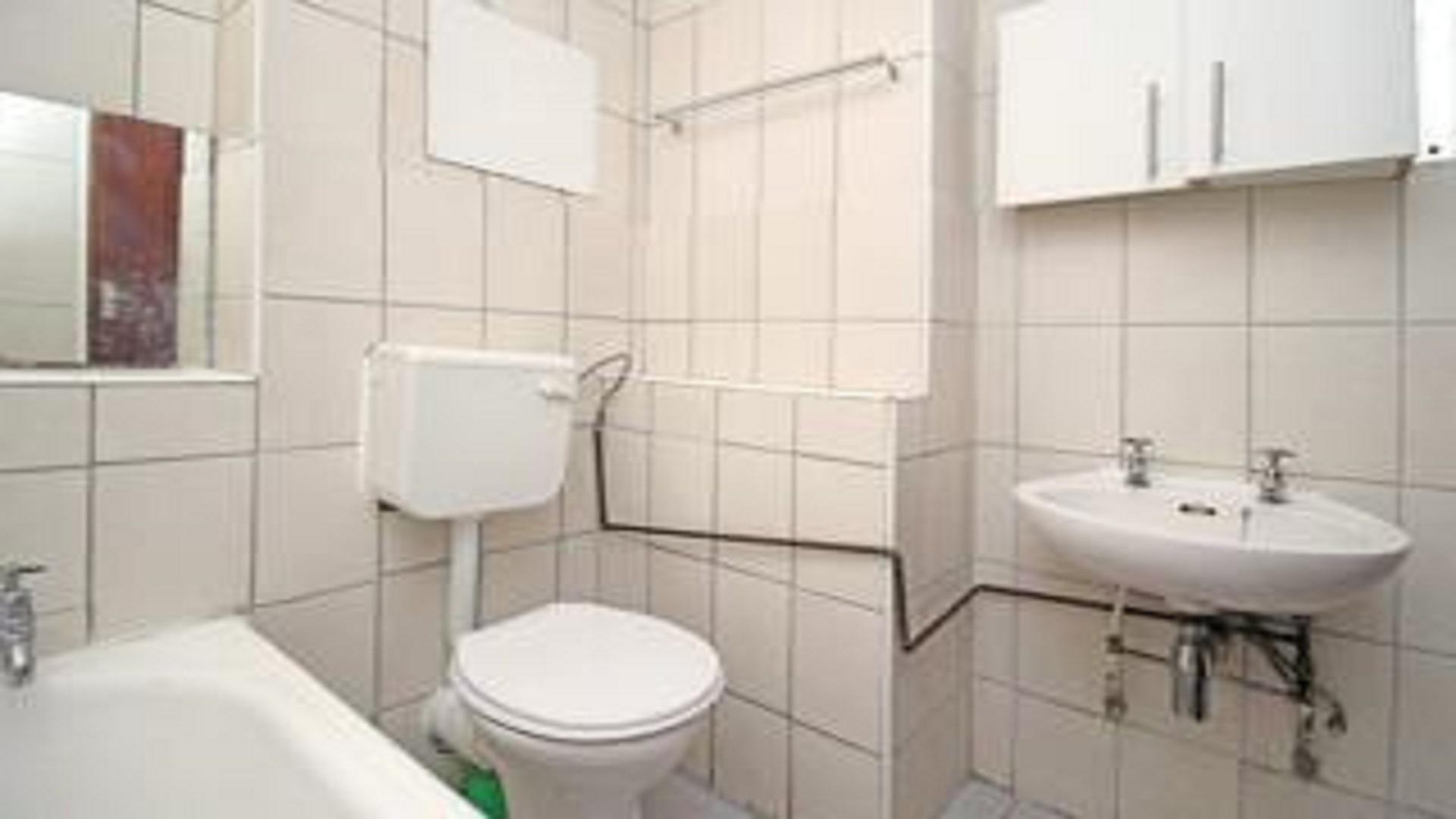 Bathroom 1 - 6 square meters of property in Sunnyside