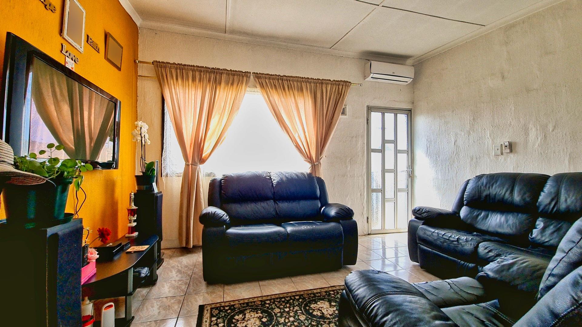 3 Bedroom Apartment for Sale For Sale in Merebank East MR5