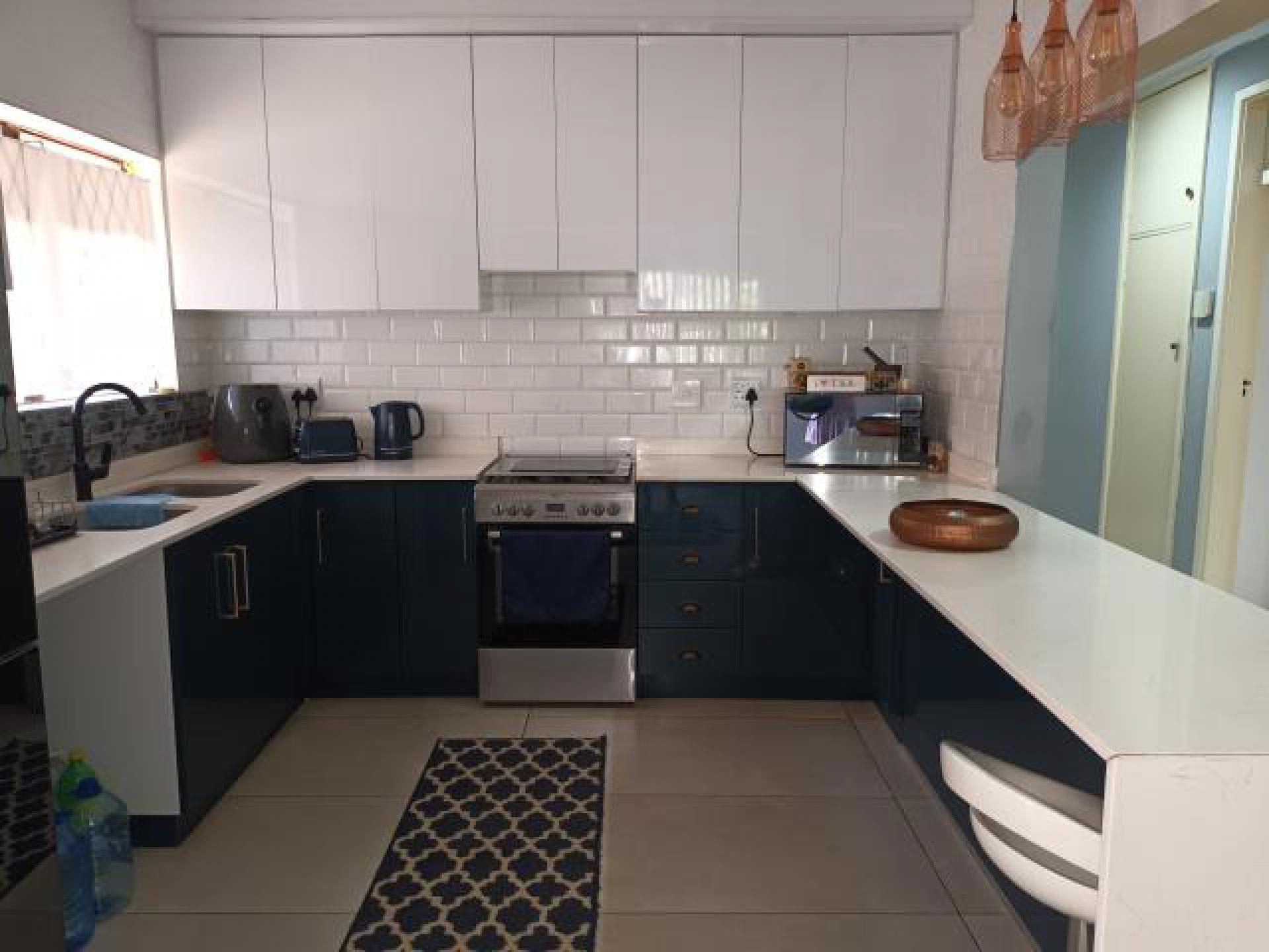 Kitchen - 19 square meters of property in Yellowwood Park 