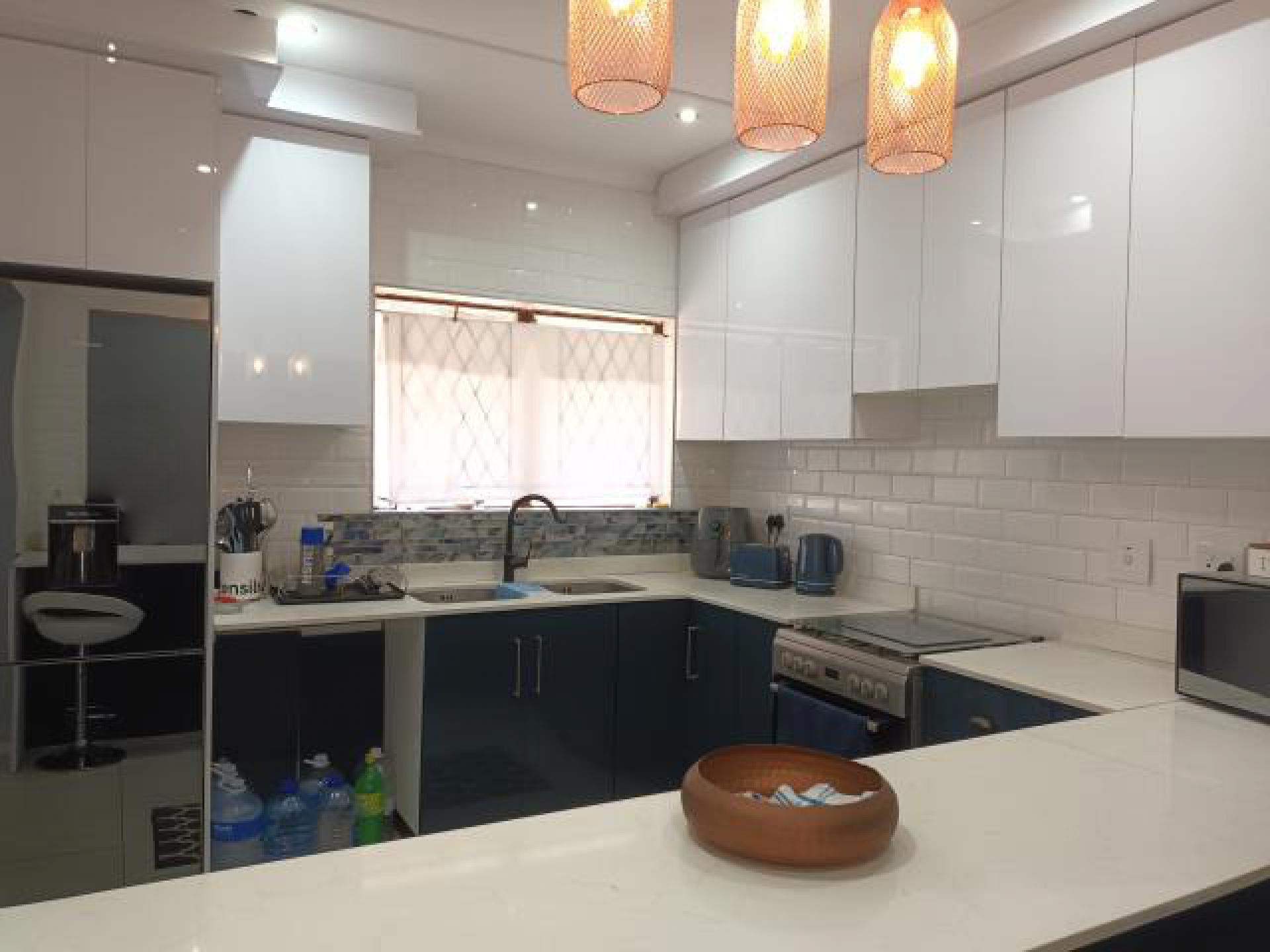 Kitchen - 19 square meters of property in Yellowwood Park 