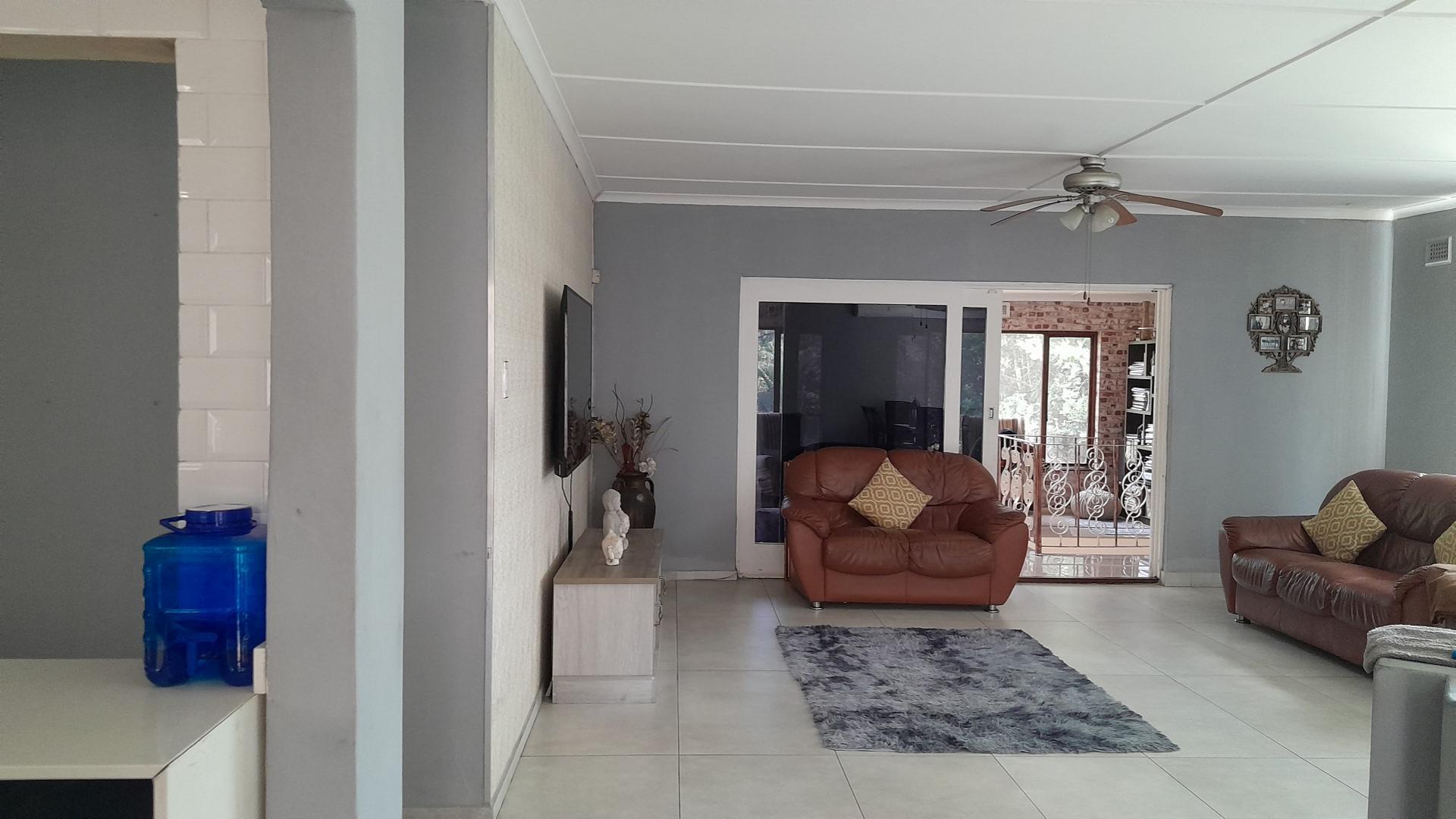 Spaces - 20 square meters of property in Yellowwood Park 