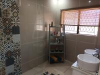 Main Bathroom - 4 square meters of property in Yellowwood Park 