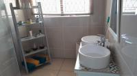 Bathroom 1 - 11 square meters of property in Yellowwood Park 