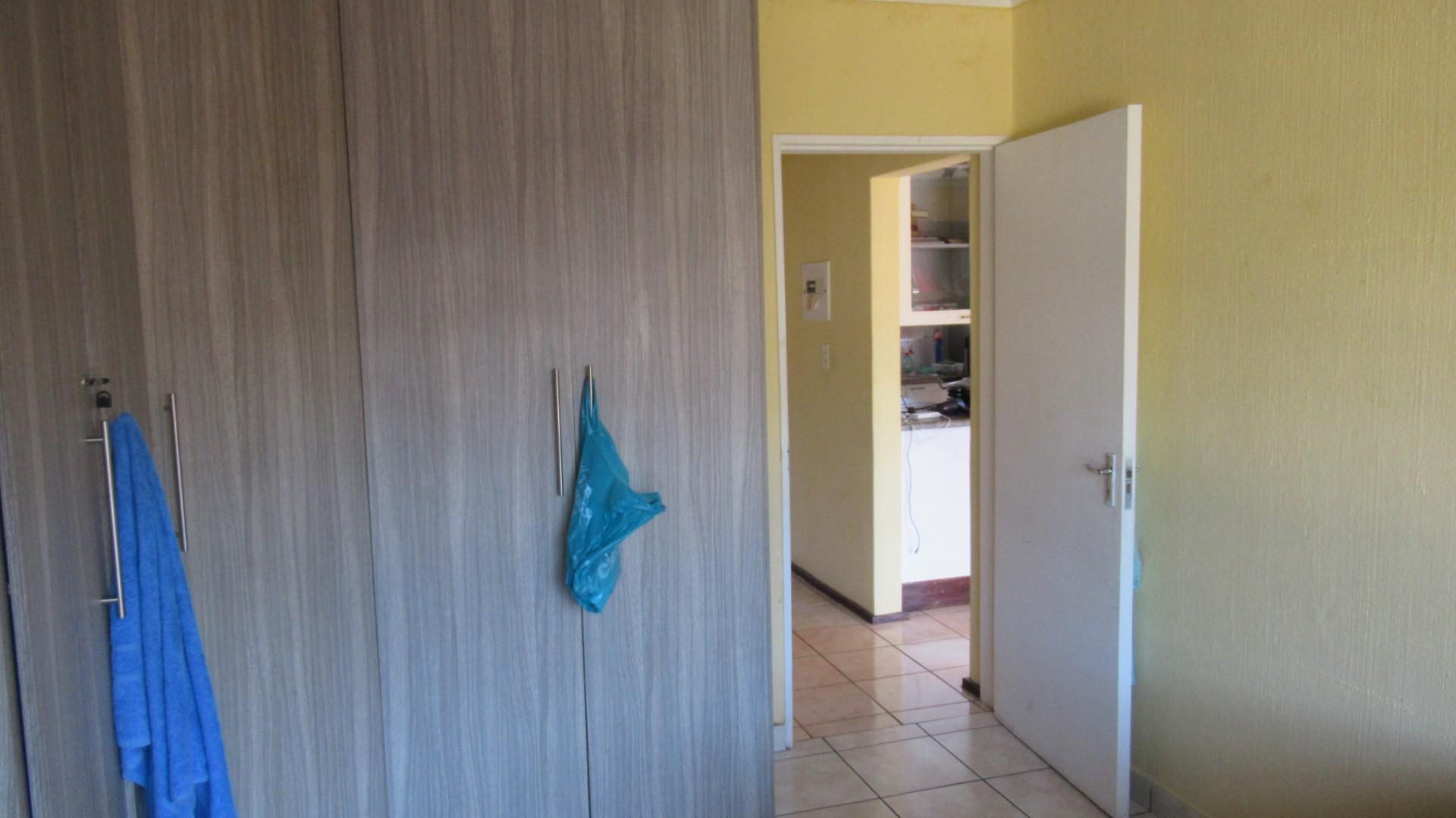 Main Bedroom - 15 square meters of property in Alberton
