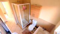 Bathroom 1 - 7 square meters of property in Monavoni