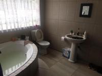 Bathroom 1 - 8 square meters of property in Witfield