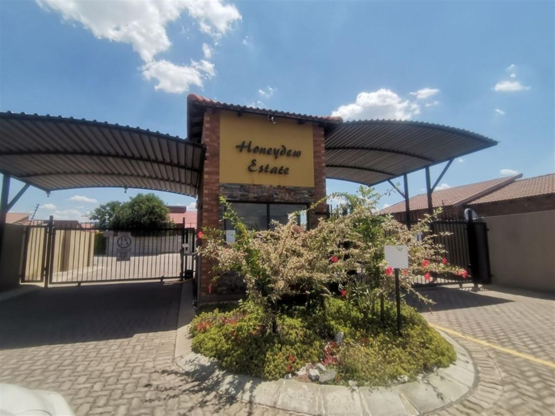 Front View of property in Waterval East