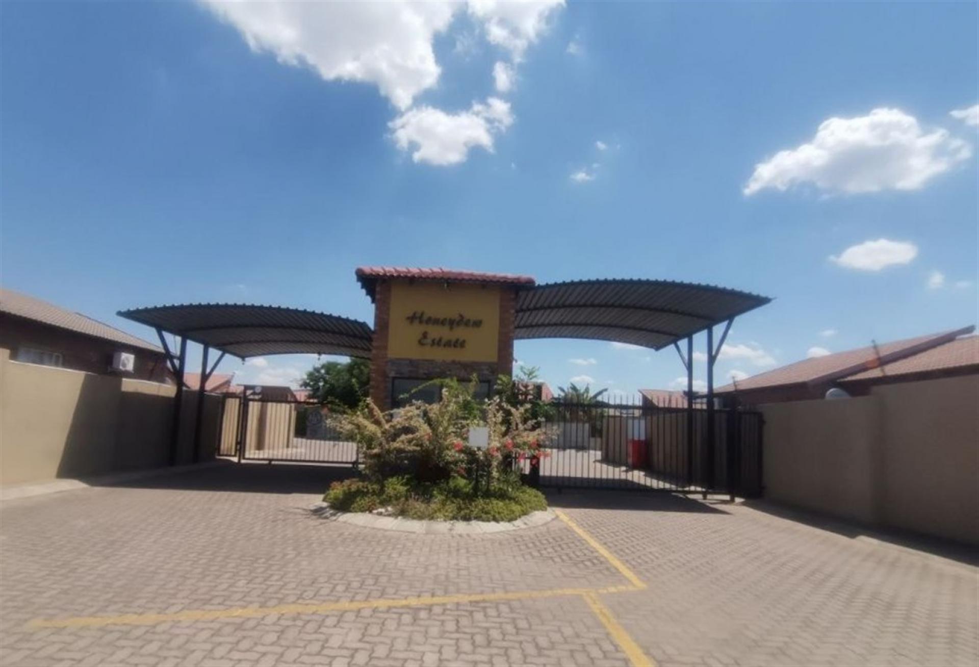 Front View of property in Waterval East