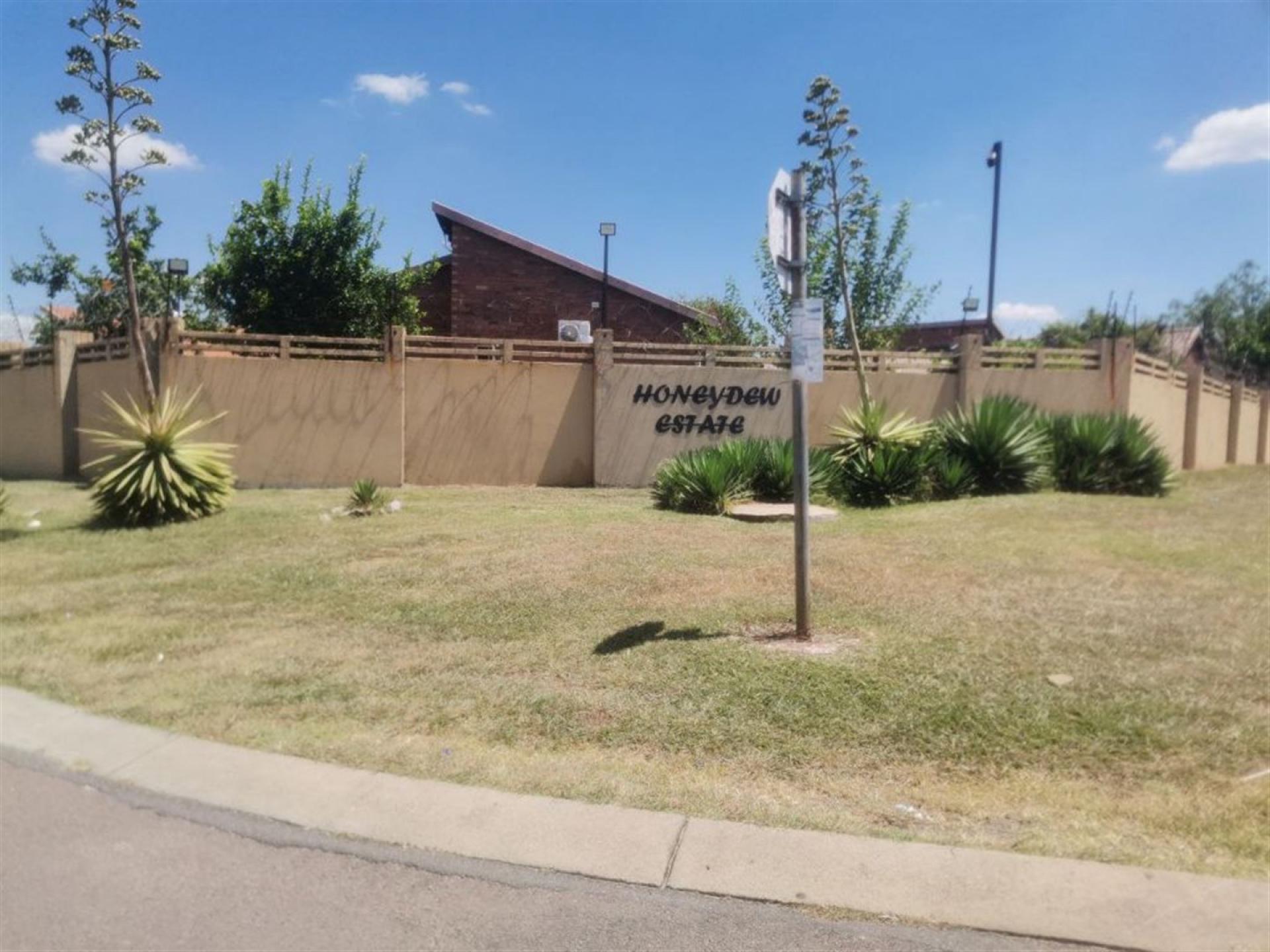 Front View of property in Waterval East