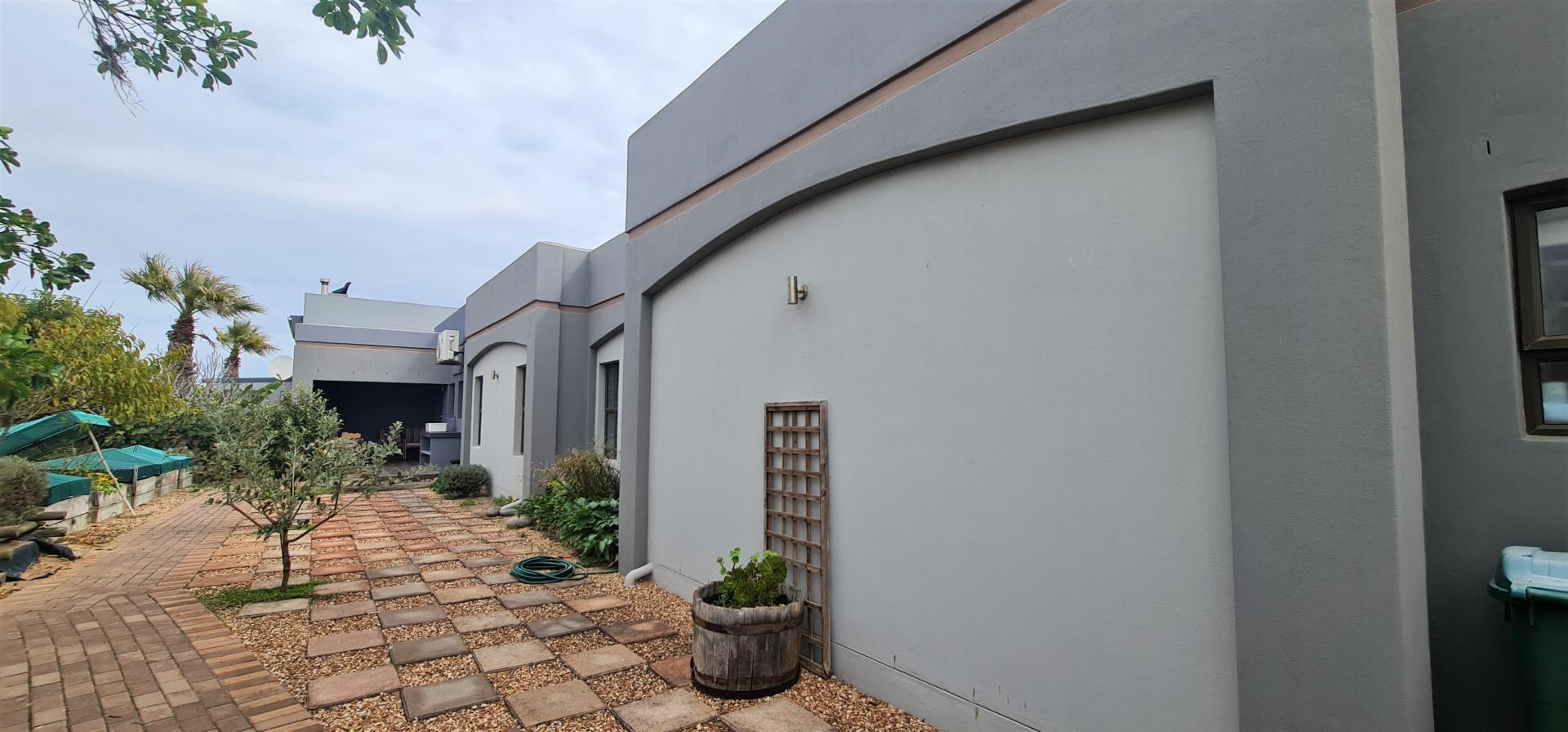 5 Bedroom House for Sale For Sale in Langebaan MR550185