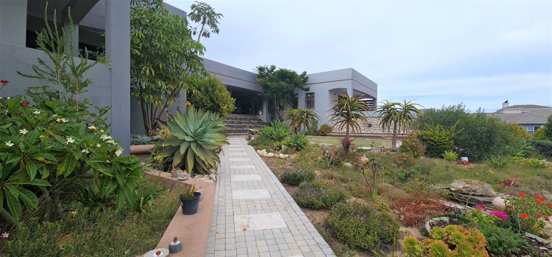 5 Bedroom House for Sale For Sale in Langebaan MR550185