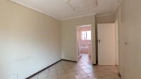 Main Bedroom - 17 square meters of property in Mooikloof Ridge