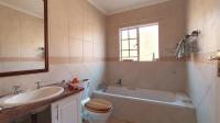 Bathroom 1 - 5 square meters of property in Mooikloof Ridge