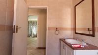 Bathroom 1 - 5 square meters of property in Mooikloof Ridge