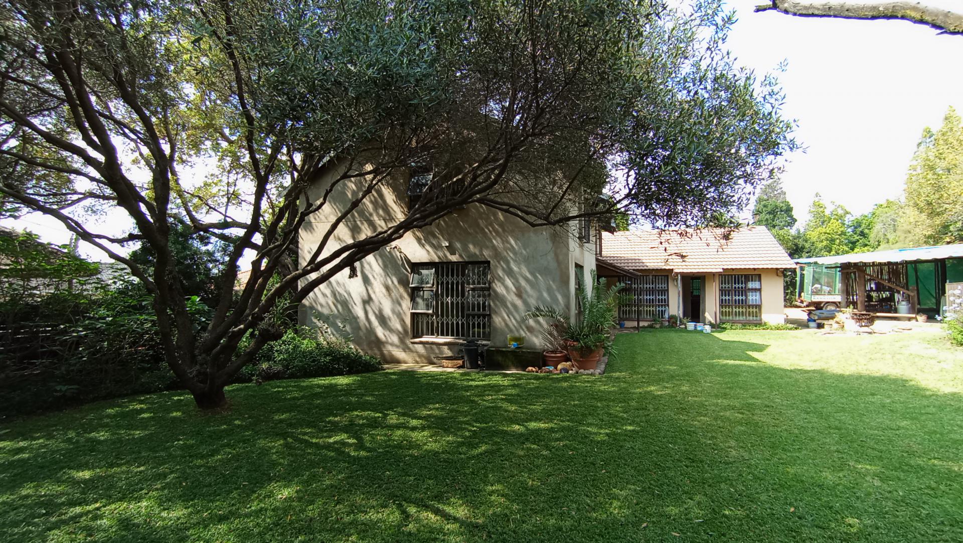 Backyard of property in Bloubosrand