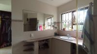 Main Bathroom - 13 square meters of property in Bloubosrand