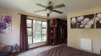 Main Bedroom - 21 square meters of property in Bloubosrand