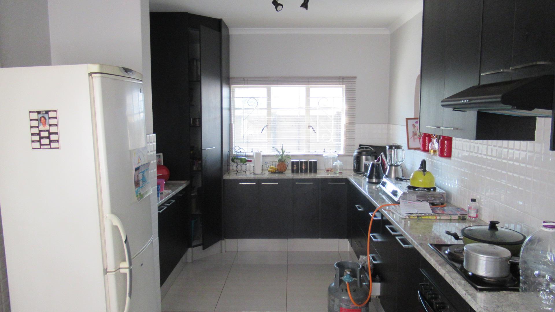 Kitchen - 21 square meters of property in Vanderbijlpark