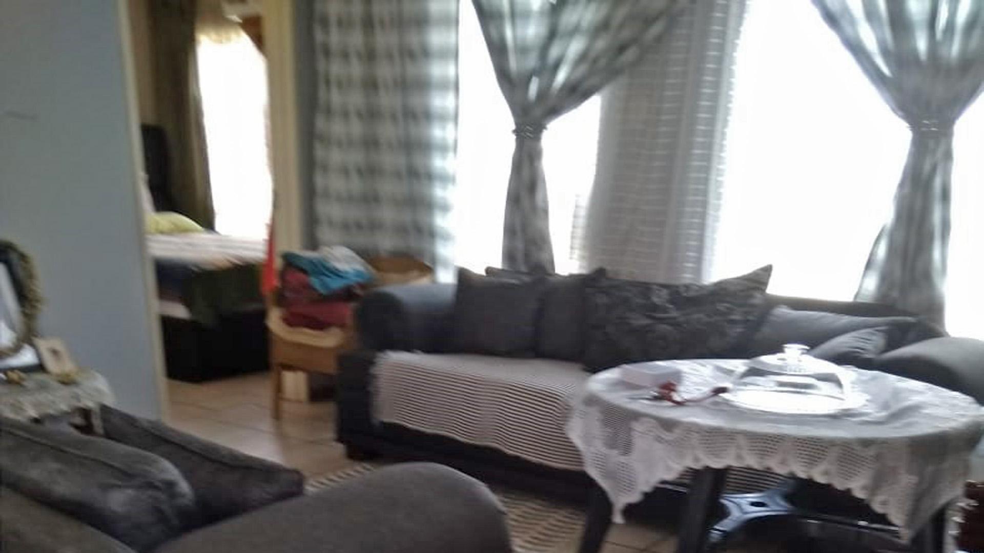 Lounges - 20 square meters of property in Vanderbijlpark