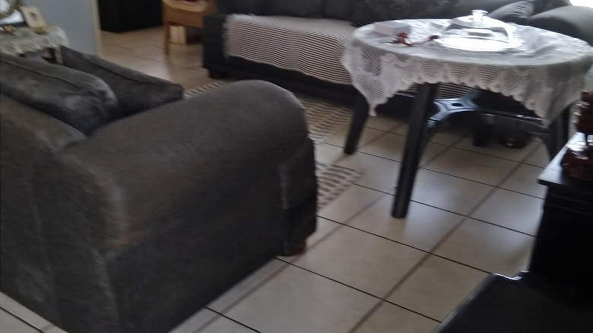 Lounges - 20 square meters of property in Vanderbijlpark