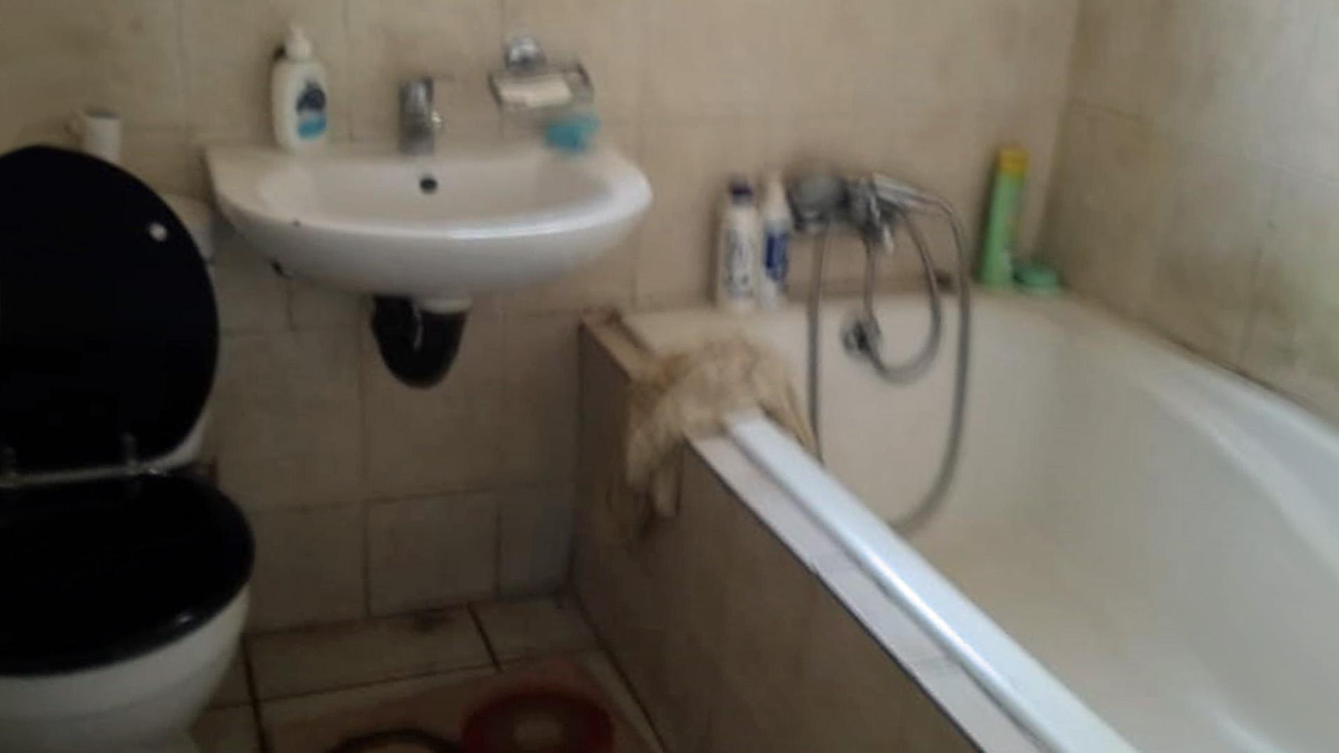Bathroom 1 - 3 square meters of property in Vanderbijlpark