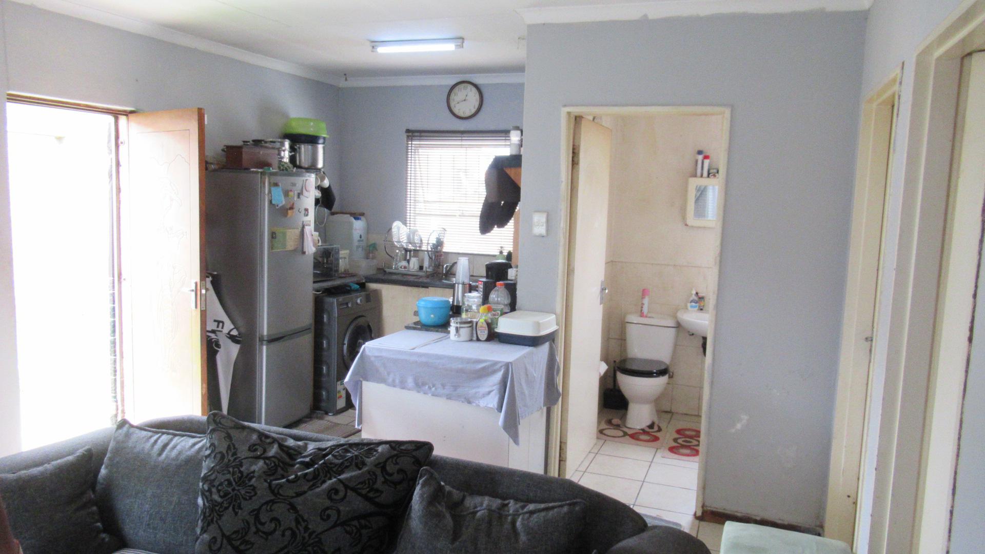 Lounges - 20 square meters of property in Vanderbijlpark