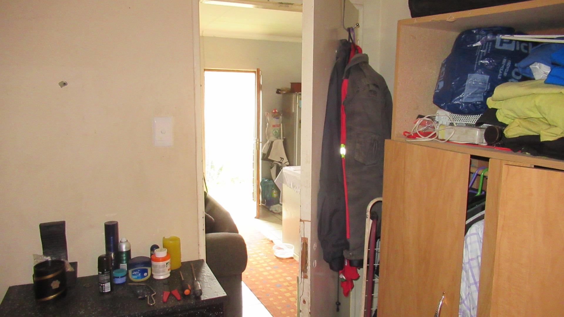 Bed Room 2 - 8 square meters of property in Vanderbijlpark