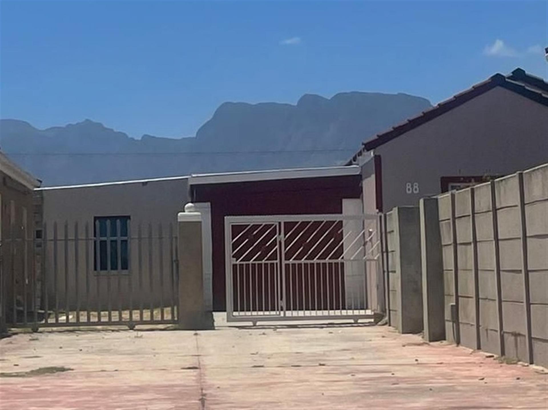 Front View of property in Strand