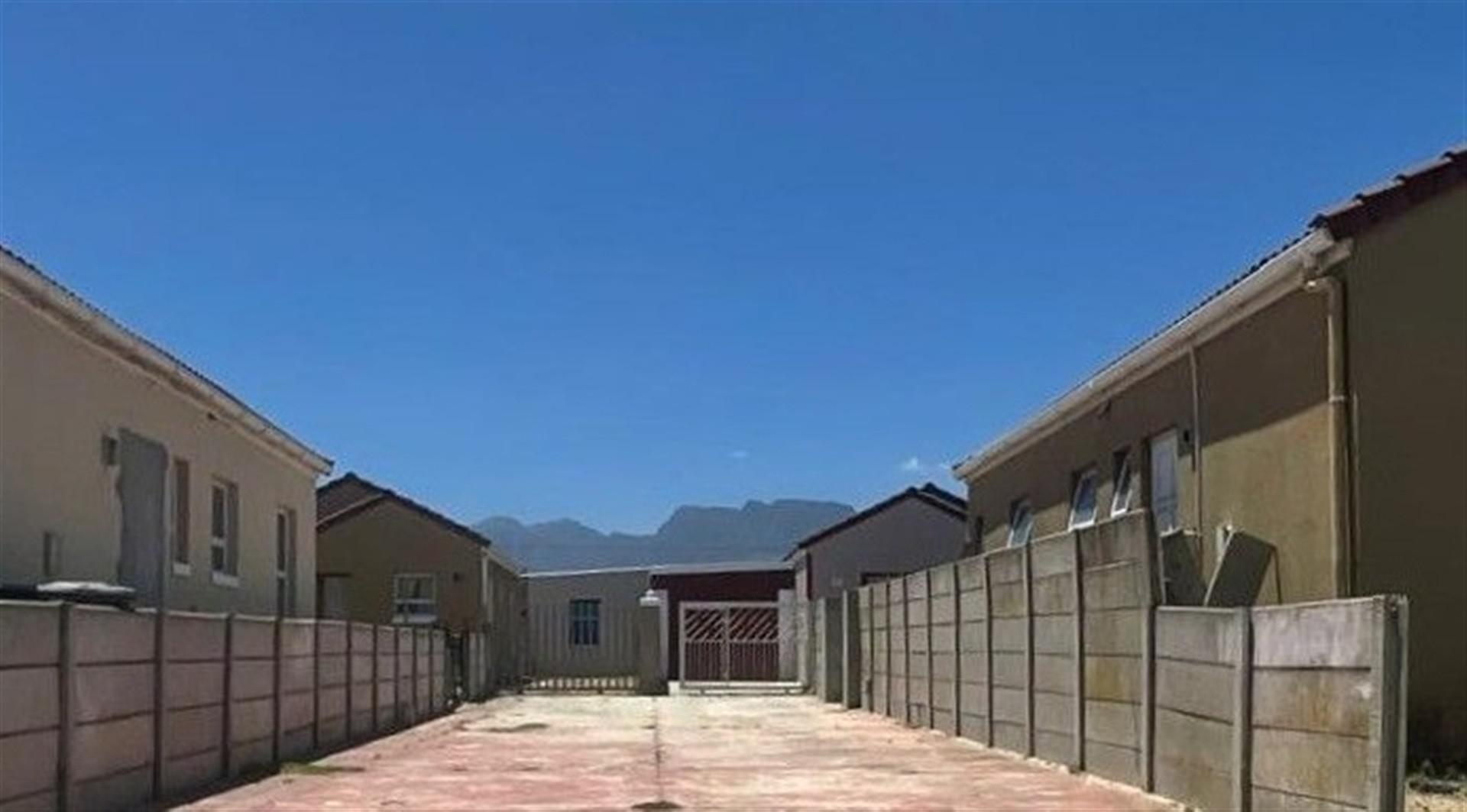 Front View of property in Strand