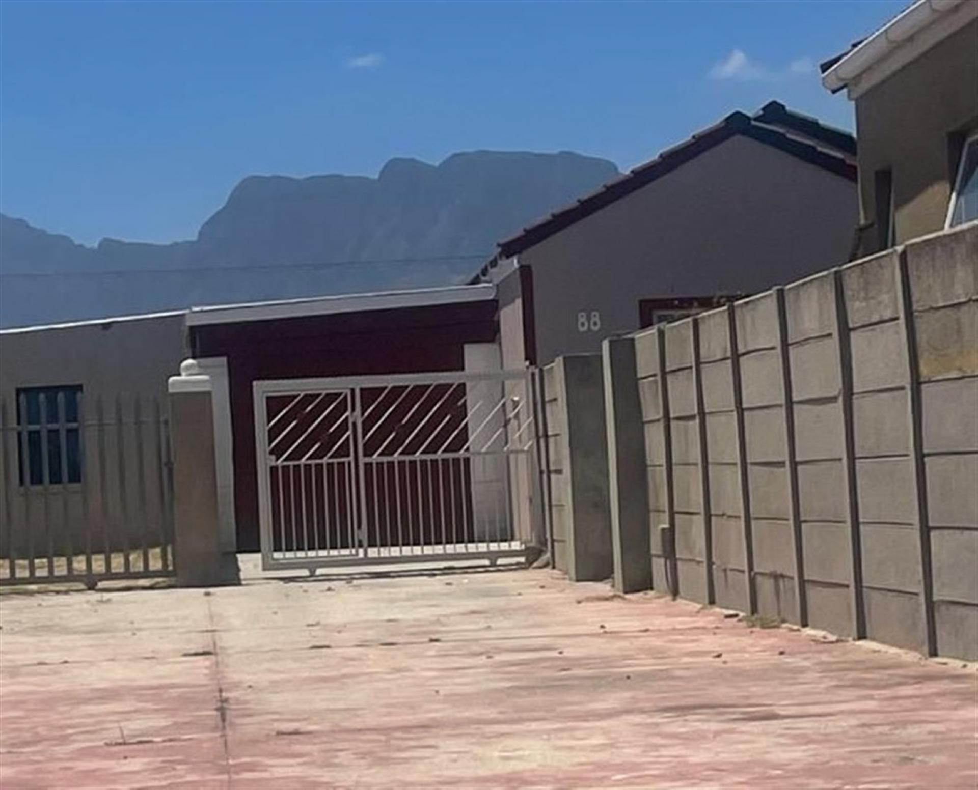 Front View of property in Strand