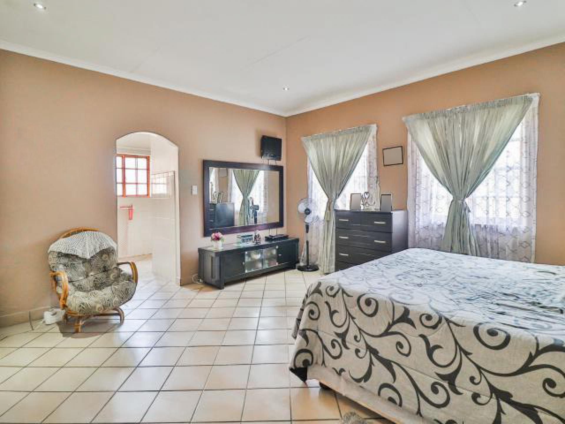 Main Bedroom of property in White River