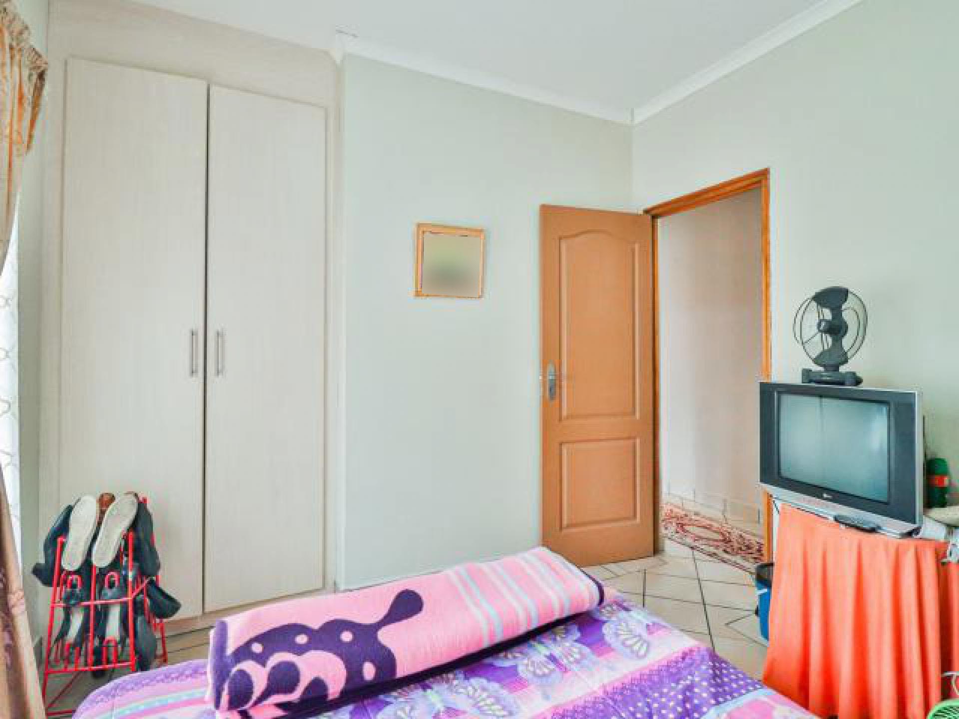 Bed Room 2 of property in White River