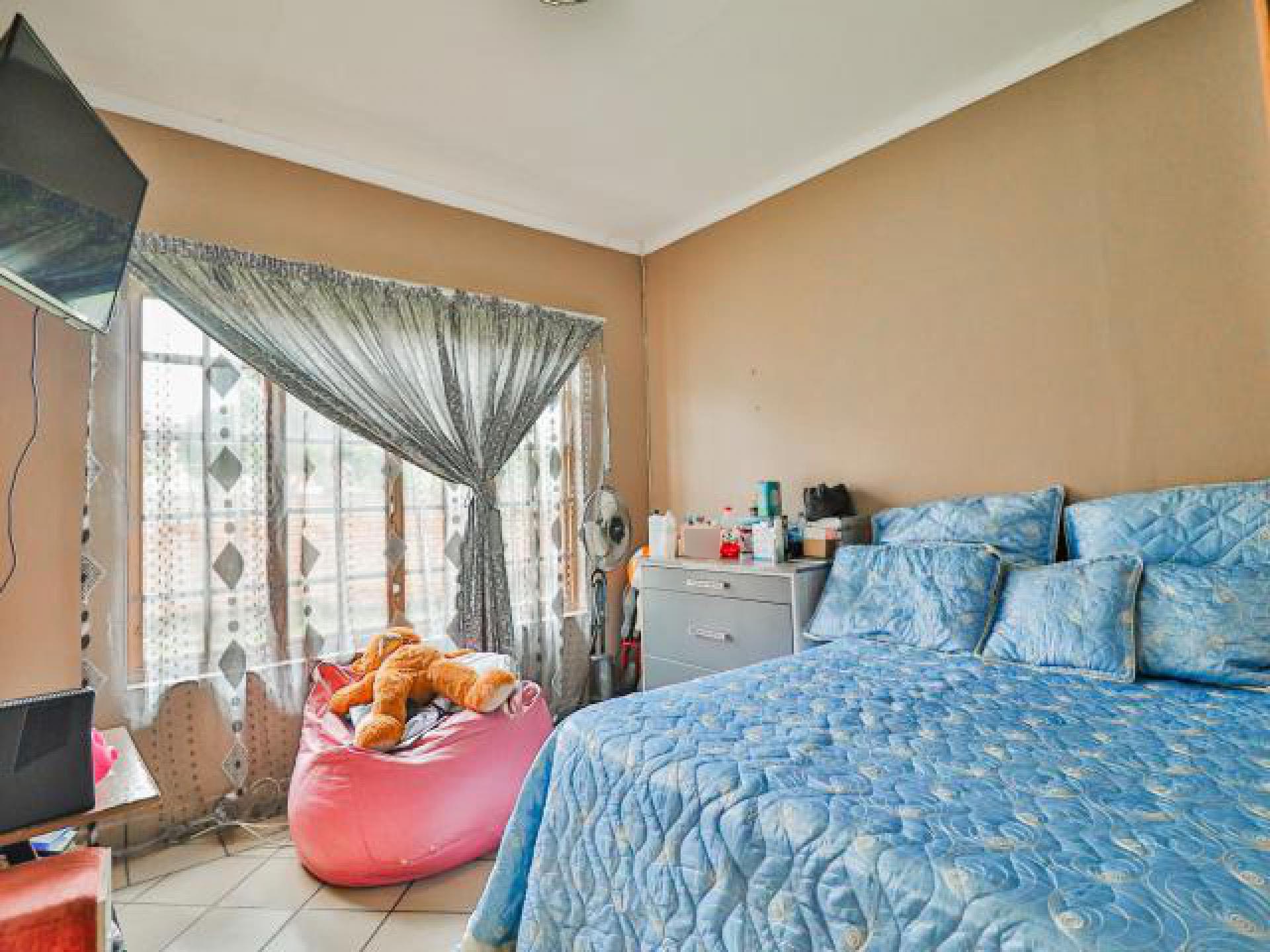 Bed Room 3 of property in White River