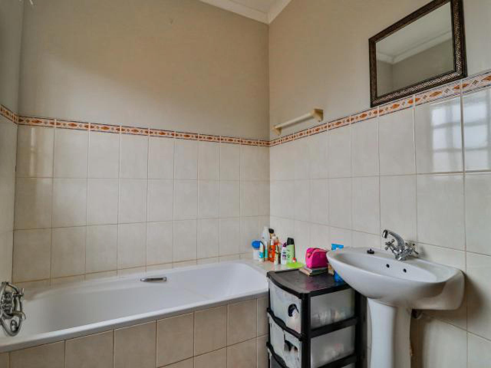 Bed Room 2 of property in White River