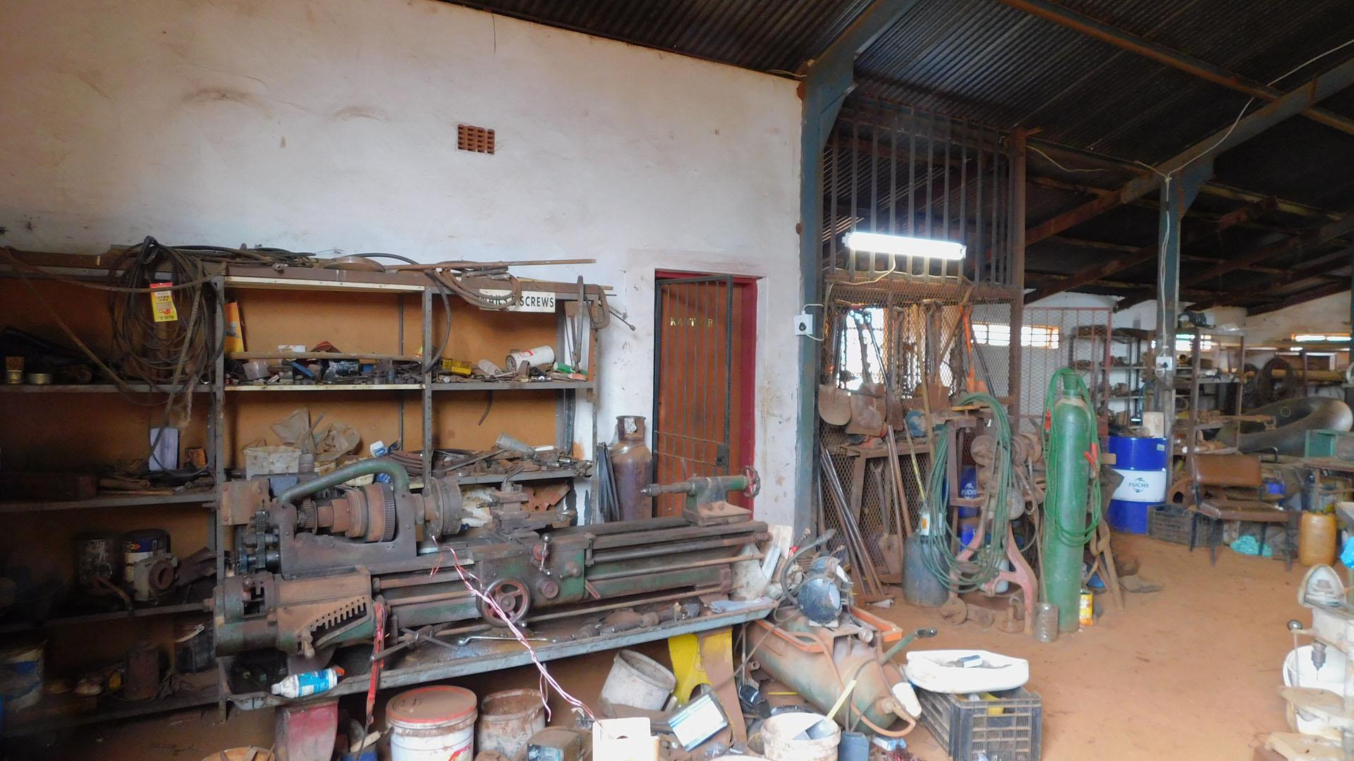 Store Room - 717 square meters of property in Pyramid