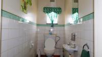 Guest Toilet - 4 square meters of property in Pyramid