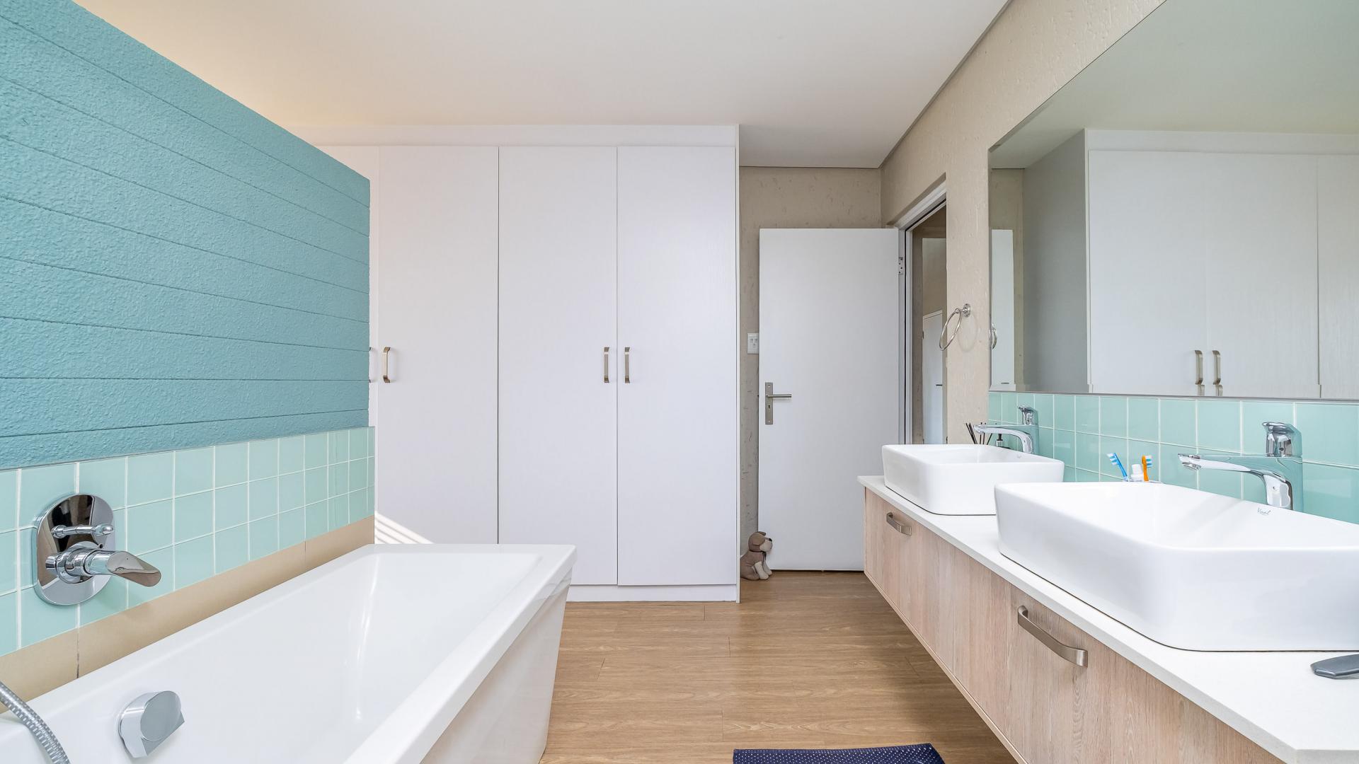 Bathroom 1 of property in Paulshof
