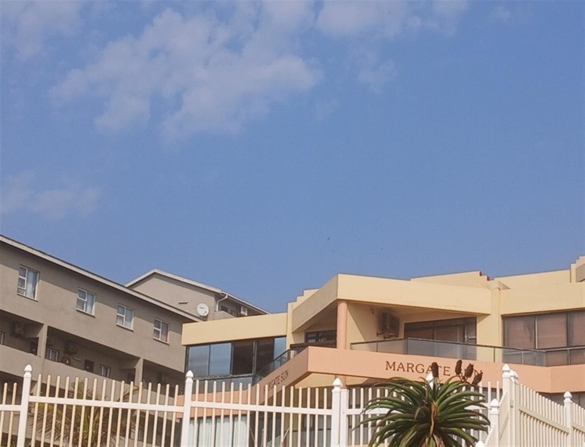 Front View of property in Lawrence Rocks