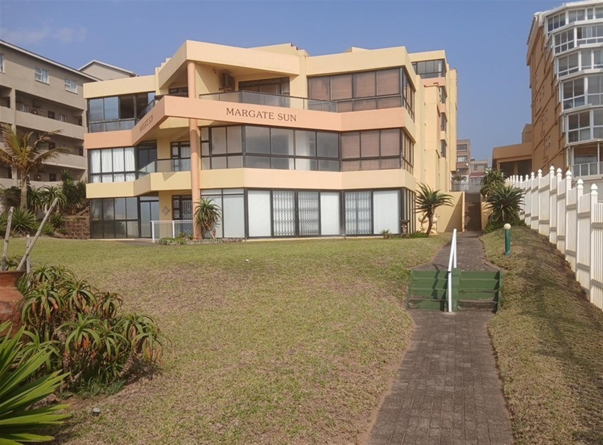 Front View of property in Lawrence Rocks