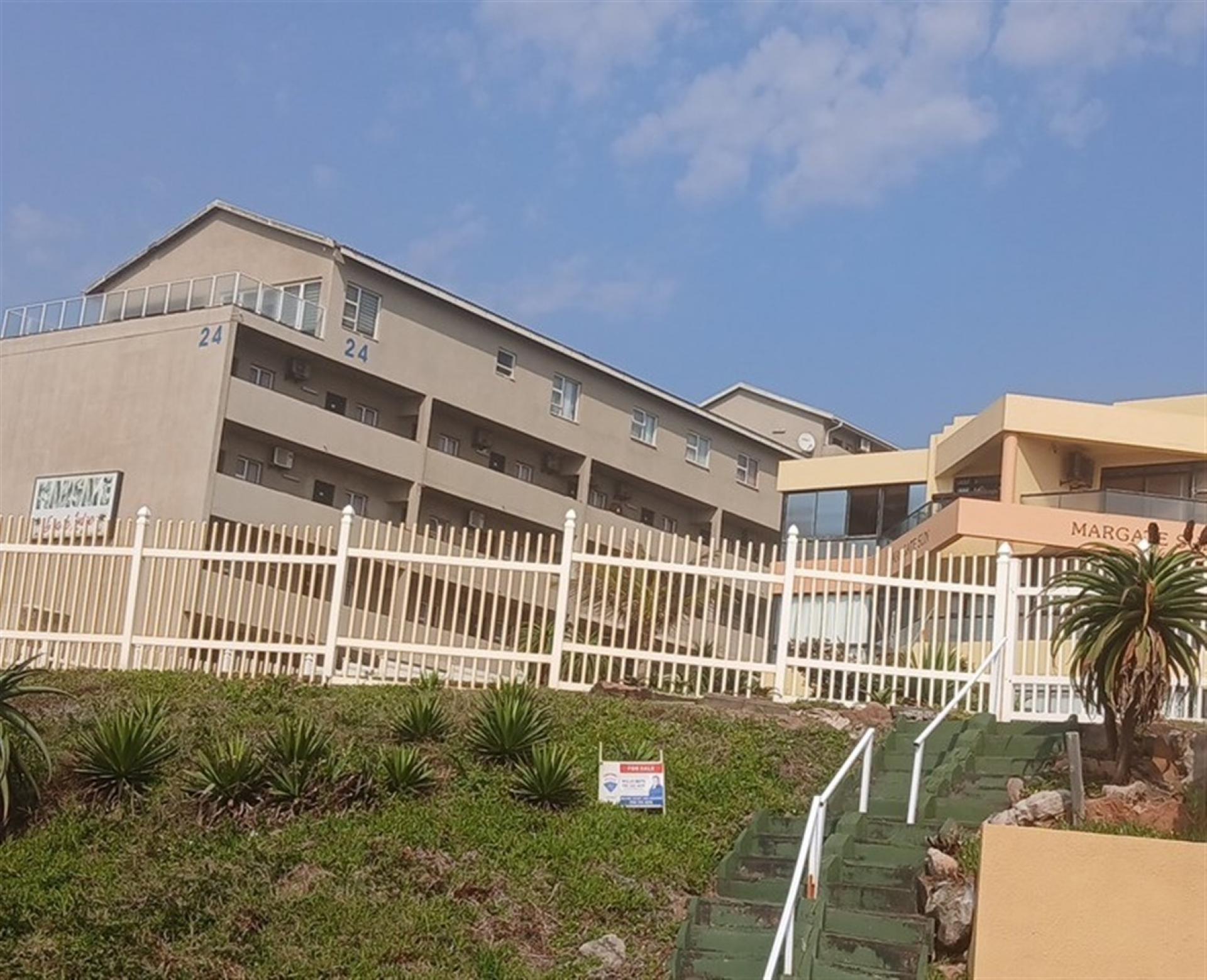 Front View of property in Lawrence Rocks
