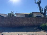 Front View of property in Primrose