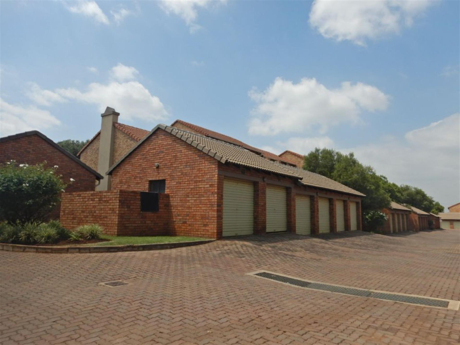 Front View of property in Centurion Golf Estate